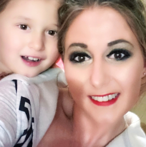 Meet your Posher, Katie - Picture 12 of 16